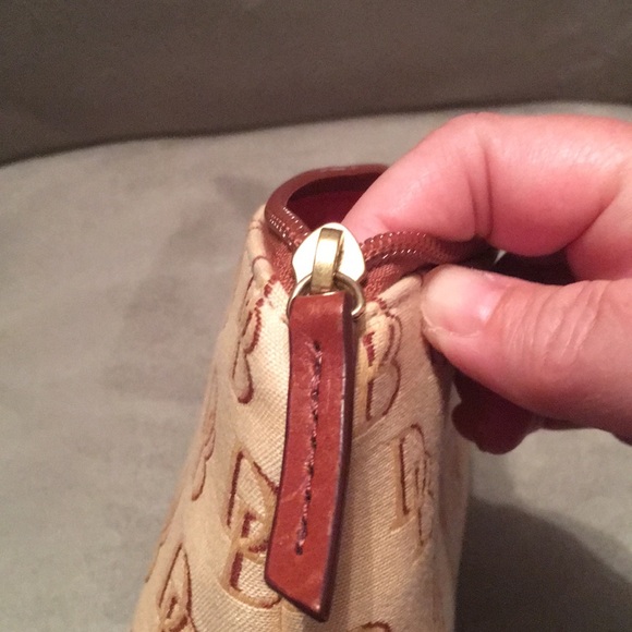 Authentic Dooney & Bourke Pouch - Picture 4 of 4